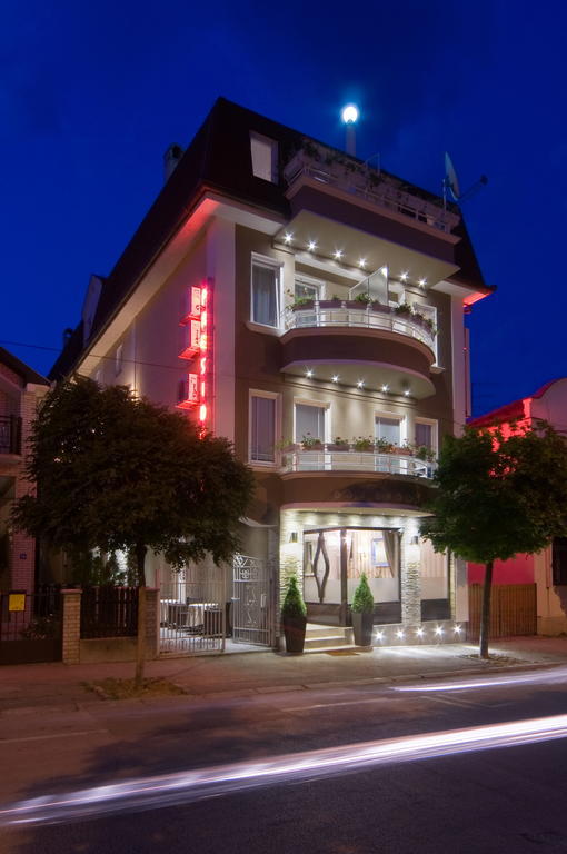 Garni Hotel President De Luxe Крагуевац Экстерьер фото